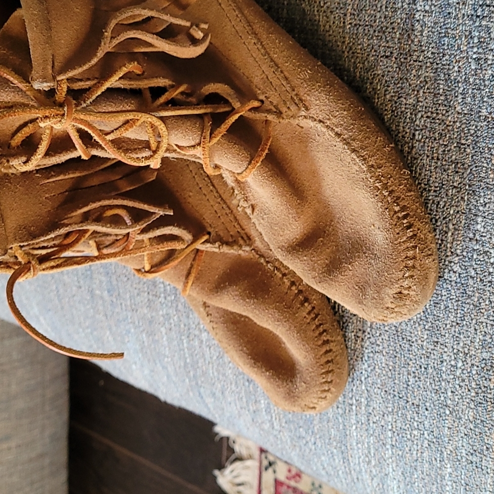 Minnetonka tan suede moccasin booties 9
